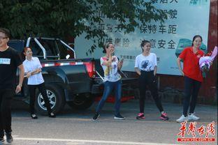 热闹不嫌事大的吃瓜群众,热闹不嫌事大的吃瓜群众众生相