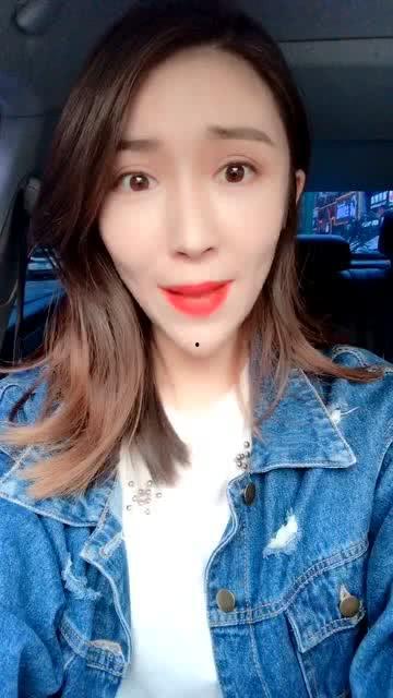 吃瓜群众外国小姐姐,外国小姐姐眼中的中国“吃瓜群众”现象解析